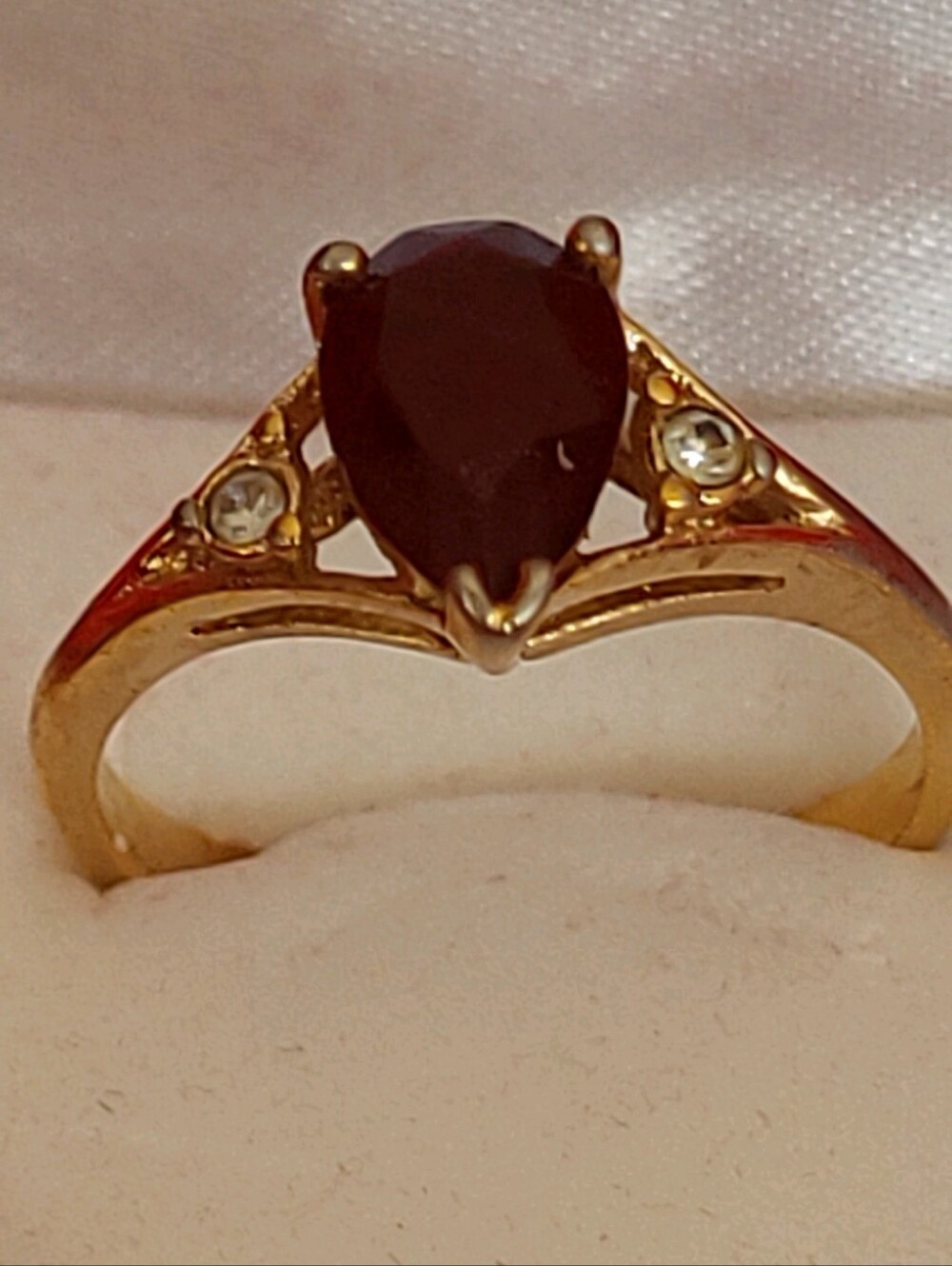 Vintage AVON Pear-shaped Garnet Ring 1980.